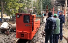 我廠的礦用電機(jī)車邁出國(guó)門，走向非洲。