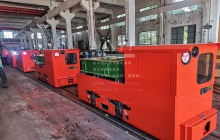 客戶復(fù)購(gòu)的5噸鋰電池湘潭電機(jī)車運(yùn)行實(shí)驗(yàn)
