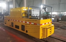 臺(tái)灣客戶定制的蓄電池湘潭電機(jī)車發(fā)貨