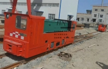 8噸雙駕駛室湘潭蓄電池電機(jī)車現(xiàn)場(chǎng)維護(hù)