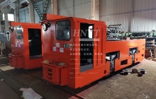 定制型14噸架線式湘潭電機車發(fā)貨